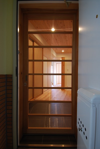 マンションの玄関網戸は木製引戸でつくる | マスタープラン一級建築士事務所