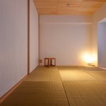 和室は20センチ上がった小上がりスペースとしている。左手はWCLと両面使いできる押入。